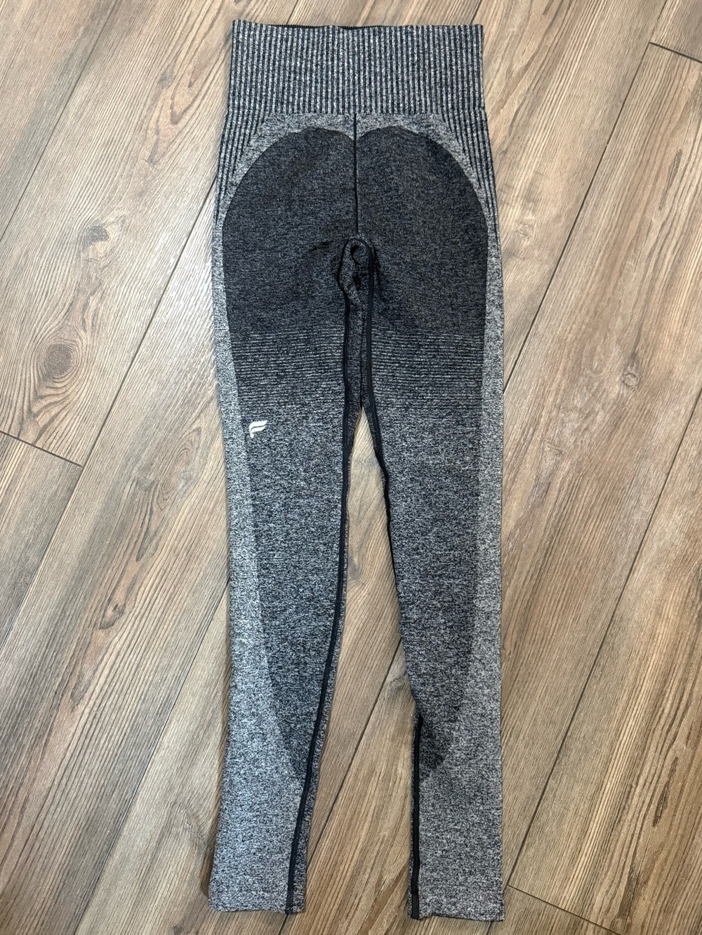 Fabletics XS Ombre Seamless Ultra High Waisted Black Gray Leggings NWT